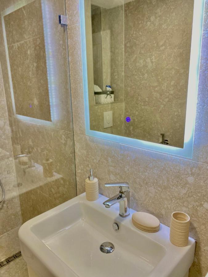 Jolie Center Apartment Тирана Экстерьер фото